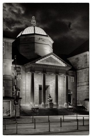 thomas_pfeiffer – Museum bei Nacht