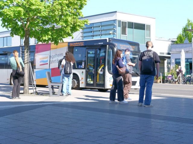 W Stwrtetschka: Am Bus