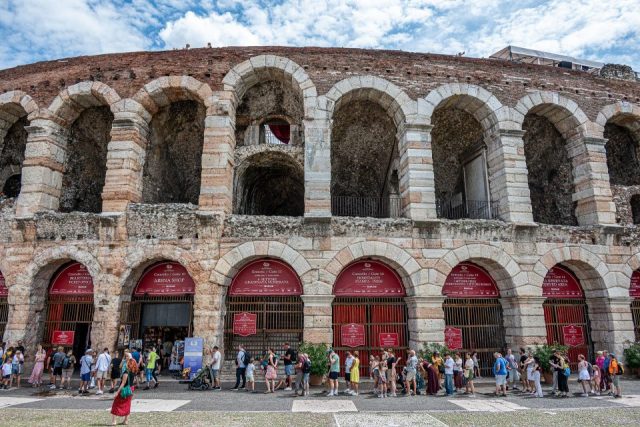 Ulrich Maier-Harth: Schlange stehen für Nabucco, Arena di Verona